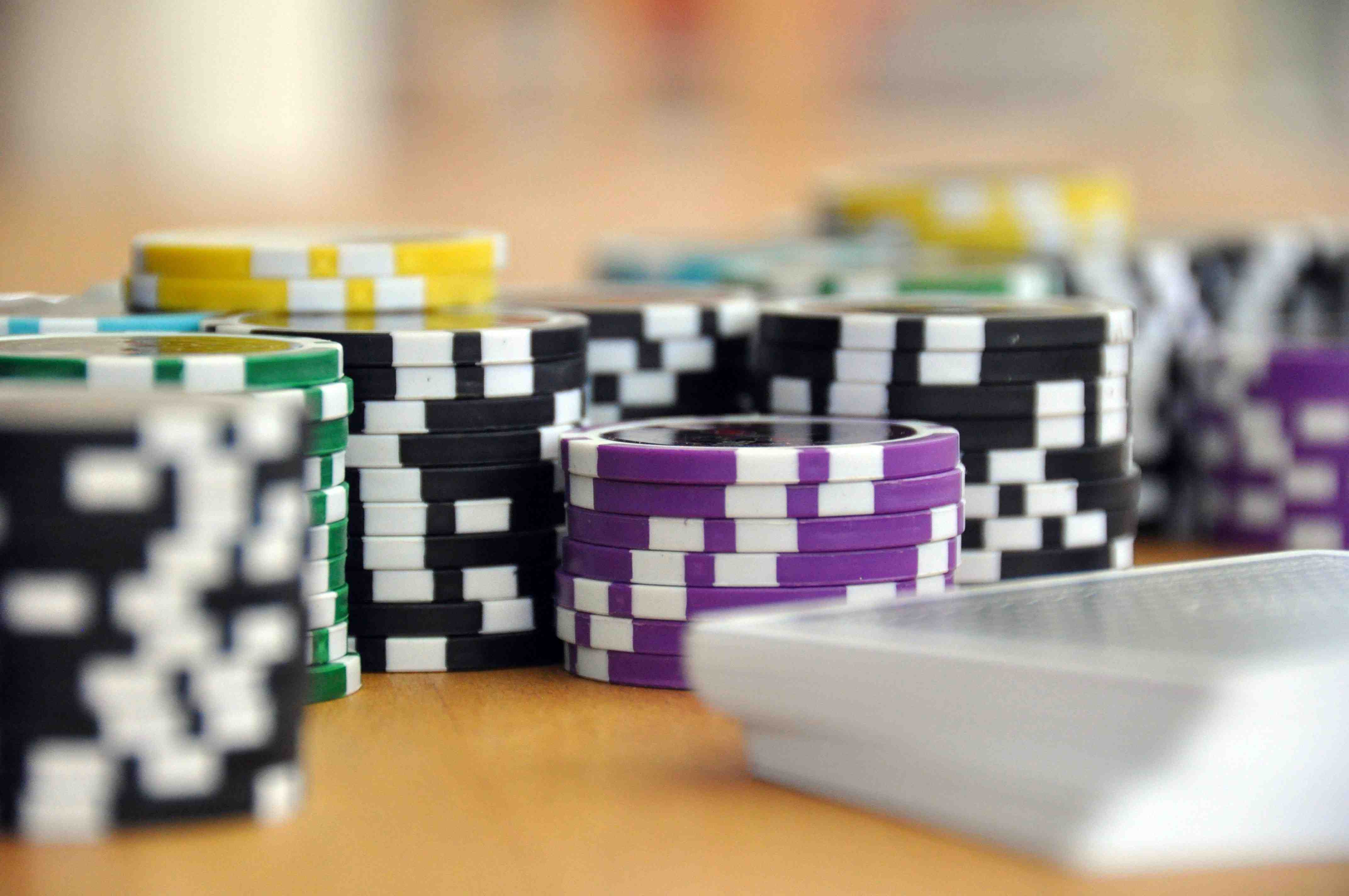 Filipino player enjoying lucky app casino games on mobile